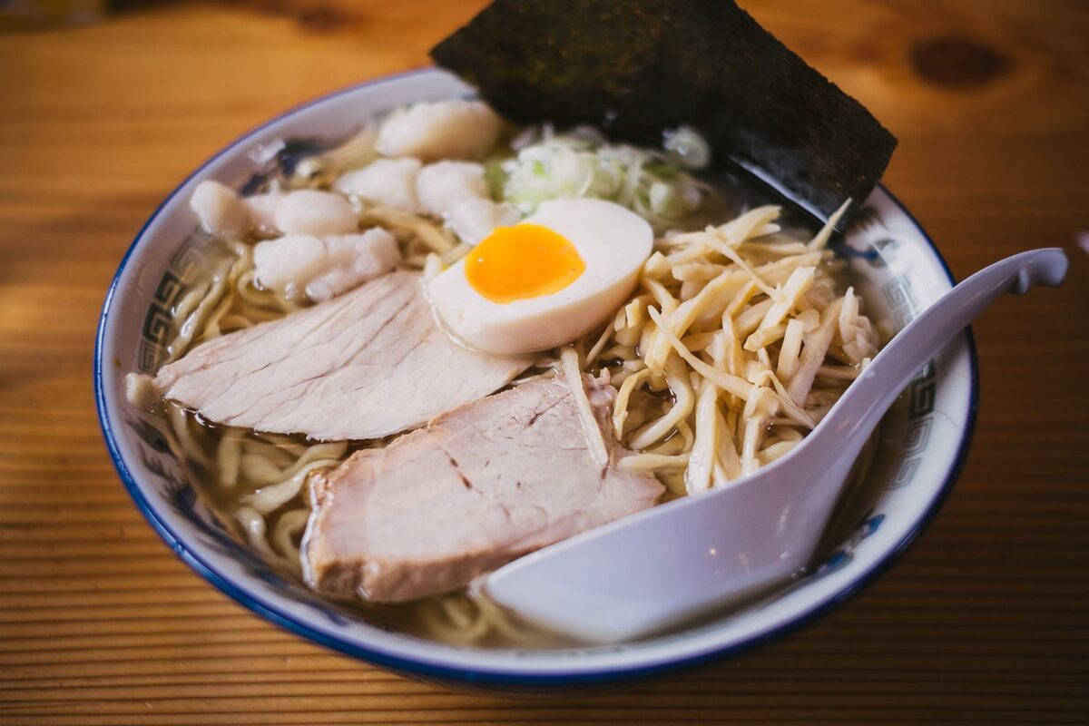 Ramen z jajkiem ajitama