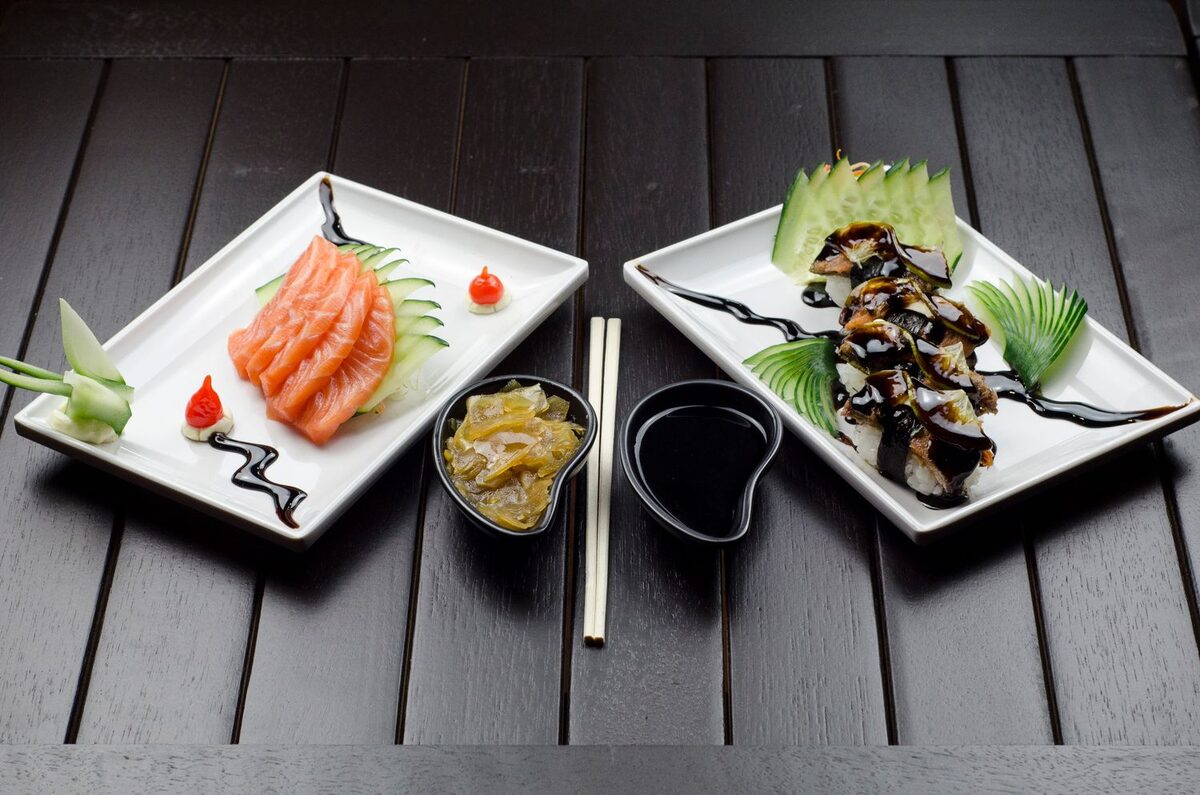 Sashimi na porcelanie