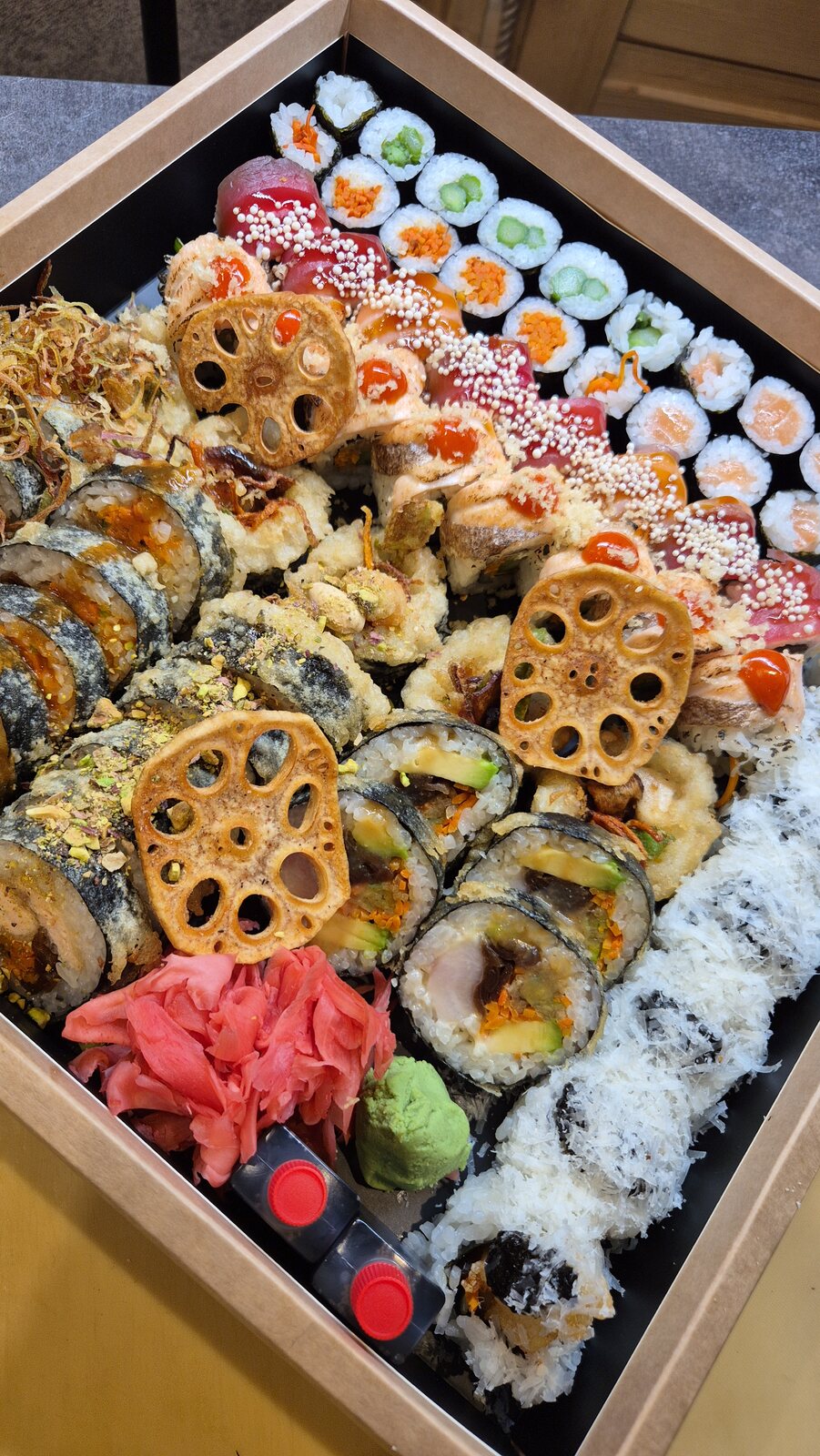 Deska premium sushi i sashimi na catering