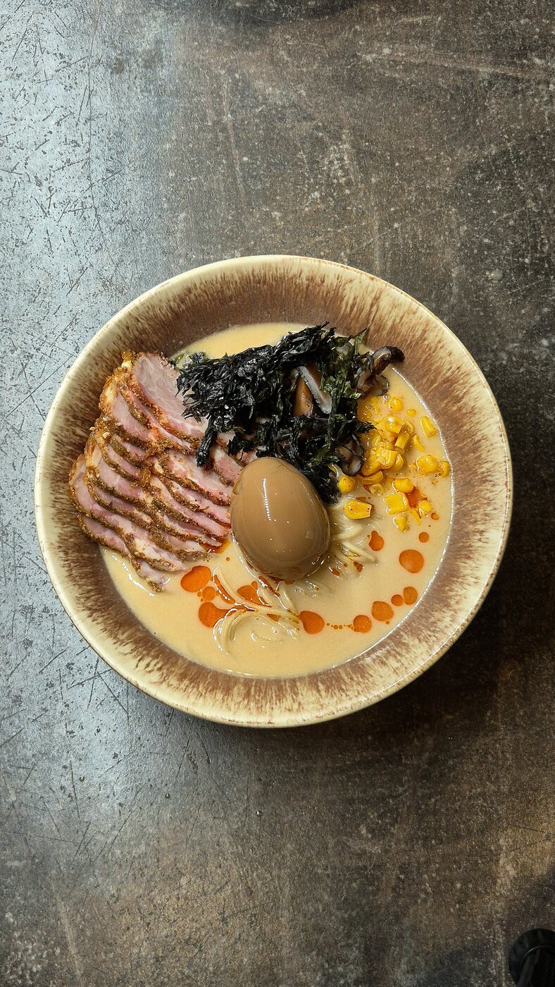 Ramen z jajkiem ajitama i chashu