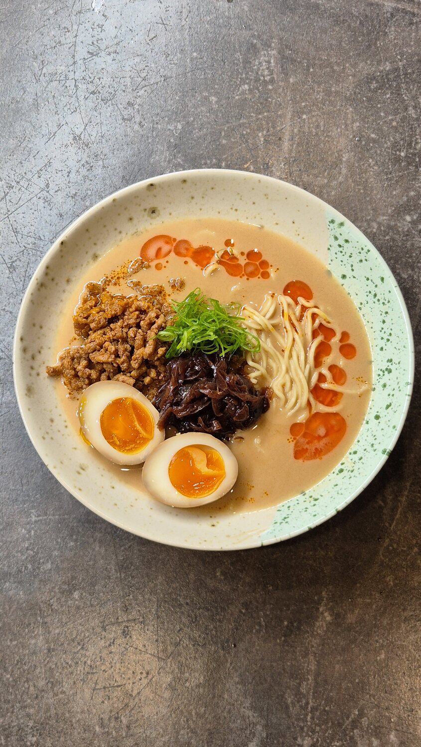 Ramen z makaronem i jajkiem